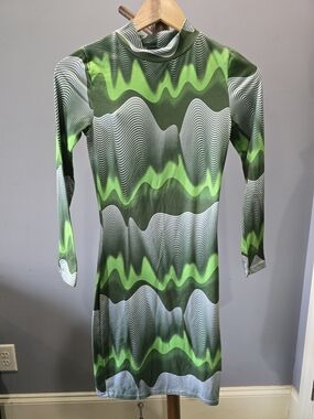 BOGO! Green and White Wave-Print Long Sleeve Dress Free! Long Sleeve Dress.